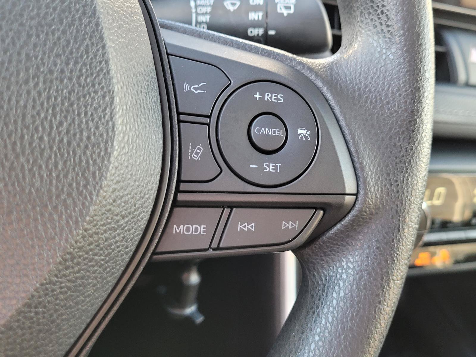 Used 2023 Toyota RAV4 LE AWD/4WD image 8