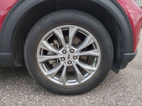 Used 2023 Ford Explorer XLT w/ Equipment Group 202A RWD image 11