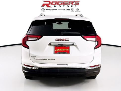 Used 2022 GMC Terrain SLT w/ LPO, Floor Liner Package image 7