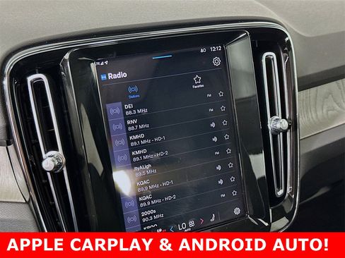 Used 2025 Volvo XC40 B5 Core image 18