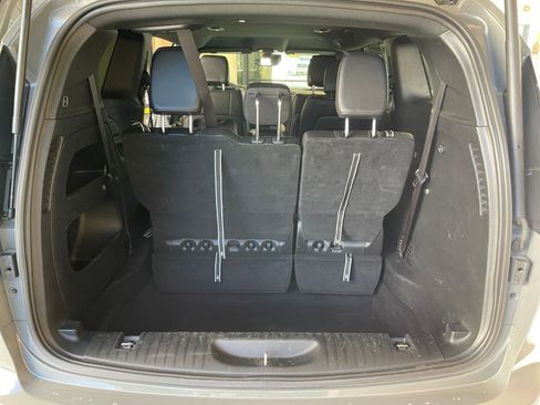 Used 2025 Chrysler Pacifica Select image 33