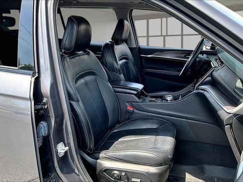 Used 2022 Jeep Grand Cherokee L Limited w/ Black Appearance Package AWD/4WD image 7