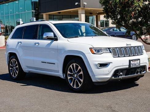 Used 2017 Jeep Grand Cherokee Overland w/ Jeep Active Safety Group AWD/4WD image 6