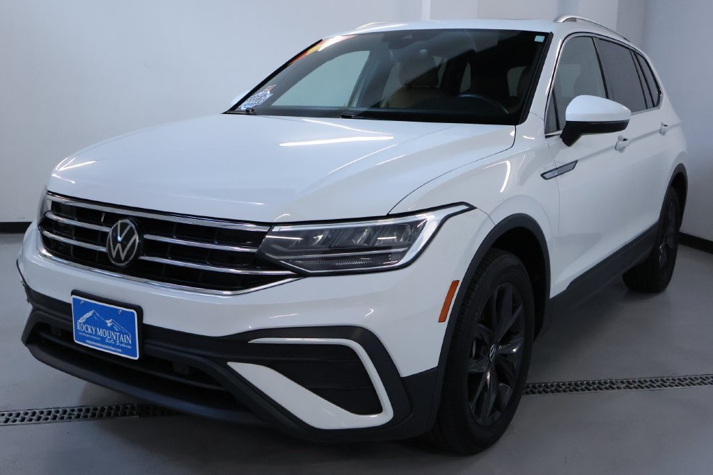 Used 2024 Volkswagen Tiguan SE w/ Panoramic Sunroof Package AWD/4WD image 4