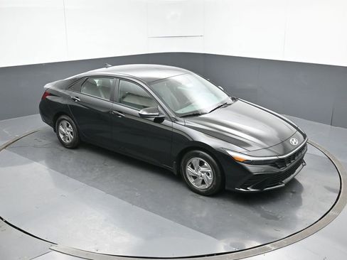 New 2026 Hyundai Elantra SE image 23