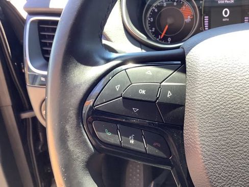 Used 2020 Jeep Cherokee Latitude Plus AWD/4WD image 13
