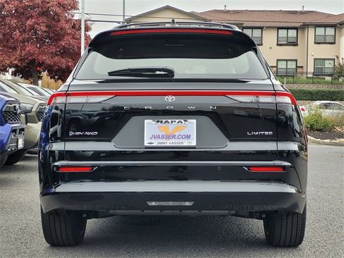 New 2025 Toyota Crown Signia image 6