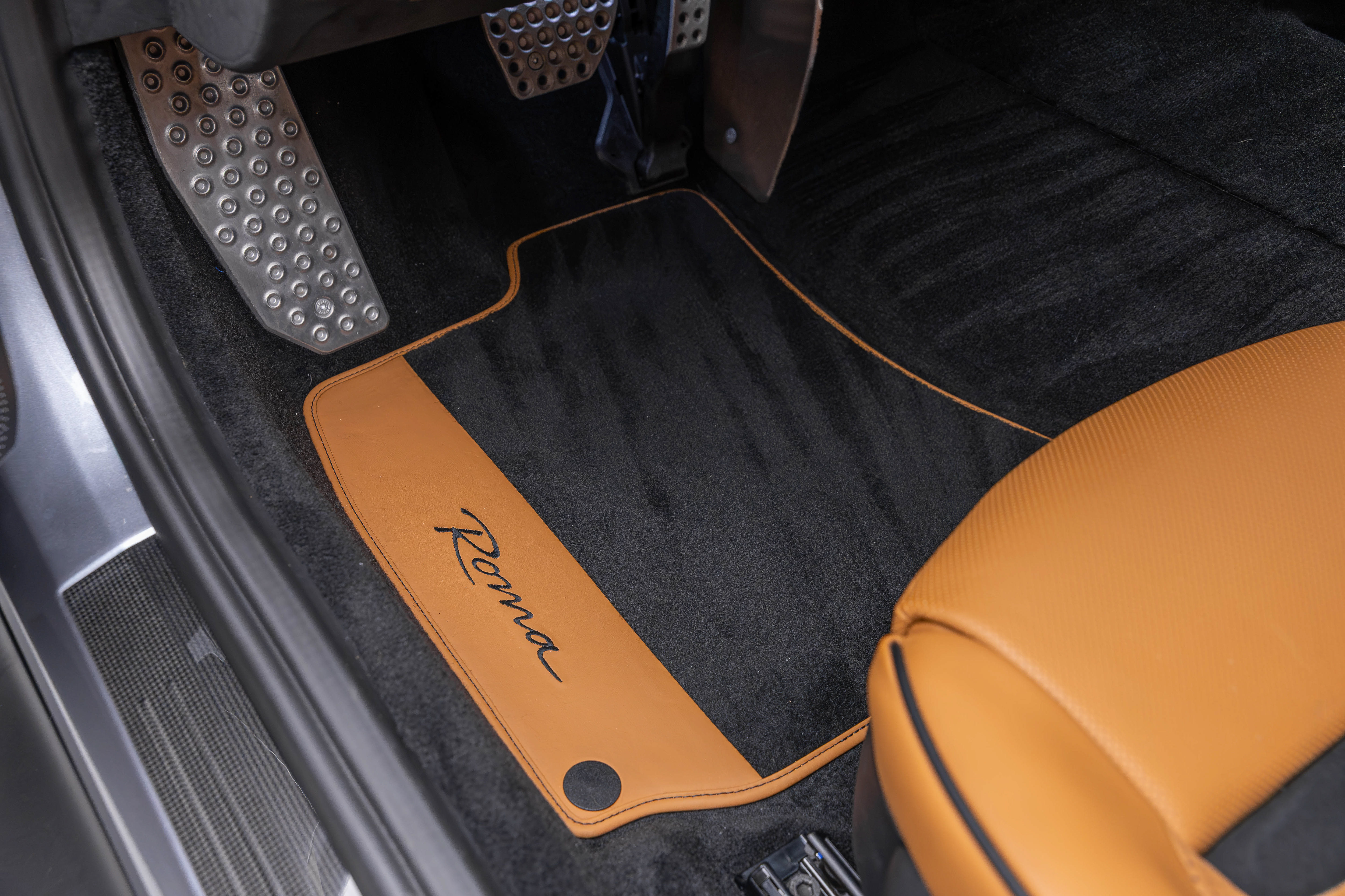 Used 2022 Ferrari Roma RWD image 20