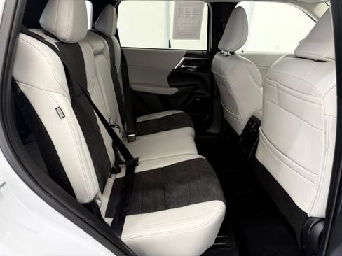 Used 2025 Mitsubishi Outlander SE AWD/4WD image 26