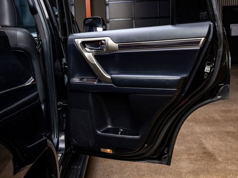 Used 2020 Lexus GX 460 Premium w/ Premium Package image 39