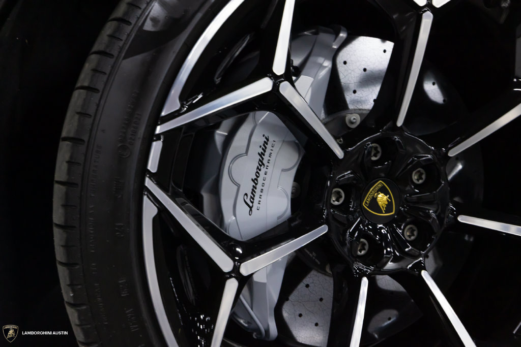 Used 2024 Lamborghini Urus Performante AWD/4WD image 19