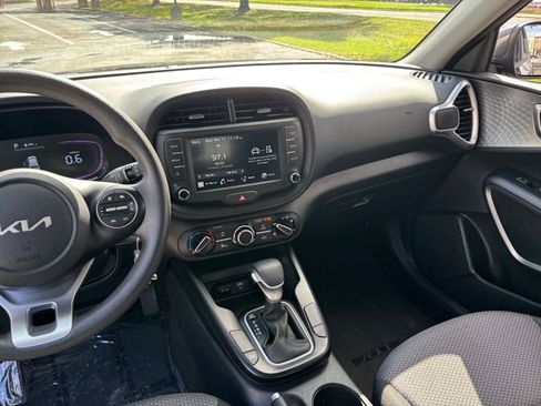 Used 2025 Kia Sportage LX FWD image 32