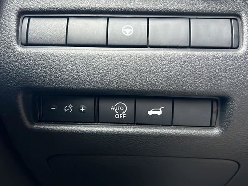 Certified 2025 Nissan Rogue SV image 15