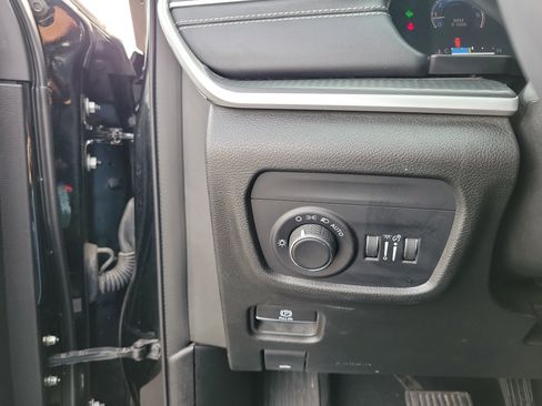 Used 2023 Jeep Grand Cherokee L Laredo image 20