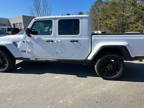 Used 2024 Jeep Gladiator Sport image 11
