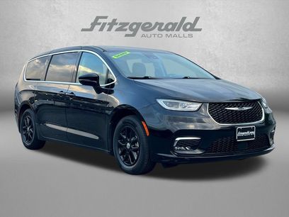 Used 2024 Chrysler Pacifica Touring-L