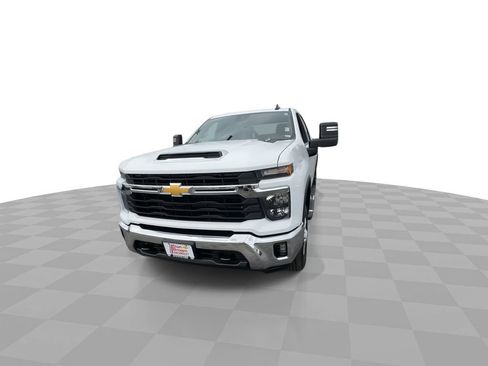 Used 2025 Chevrolet Silverado 2500 LT w/ Convenience Package AWD/4WD image 3