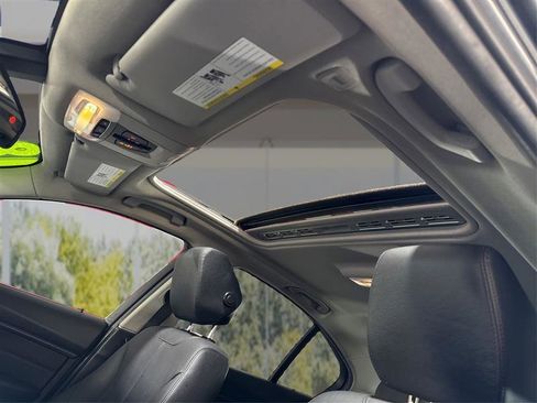 Used 2018 BMW 320i xDrive 320i xDrive image 19