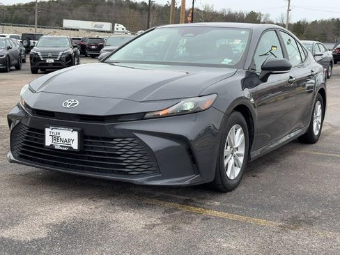 Used 2025 Toyota Camry LE image 6
