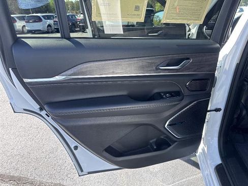 Used 2022 Jeep Grand Cherokee L Overland image 14