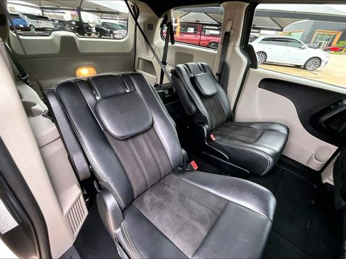 Used 2020 Dodge Grand Caravan SXT FWD image 13