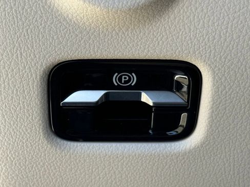 Used 2024 Mercedes-Benz C 300 4MATIC Sedan image 32