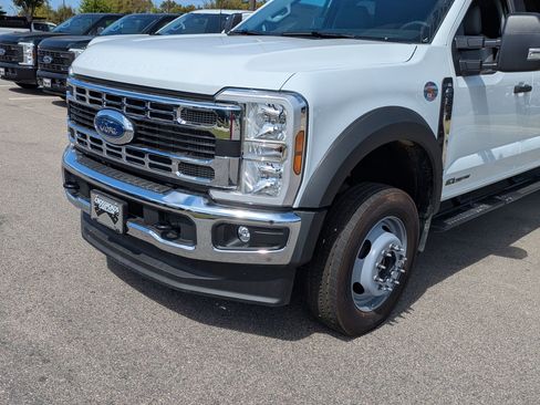 New 2025 Ford F550 4x4 Crew Cab image 9