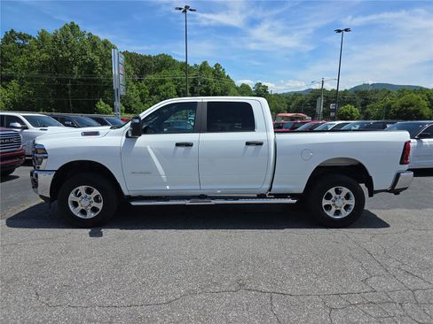 Used 2026 RAM 2500 Big Horn AWD/4WD image 6