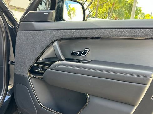 Used 2025 Land Rover Range Rover Sport SE AWD/4WD image 30