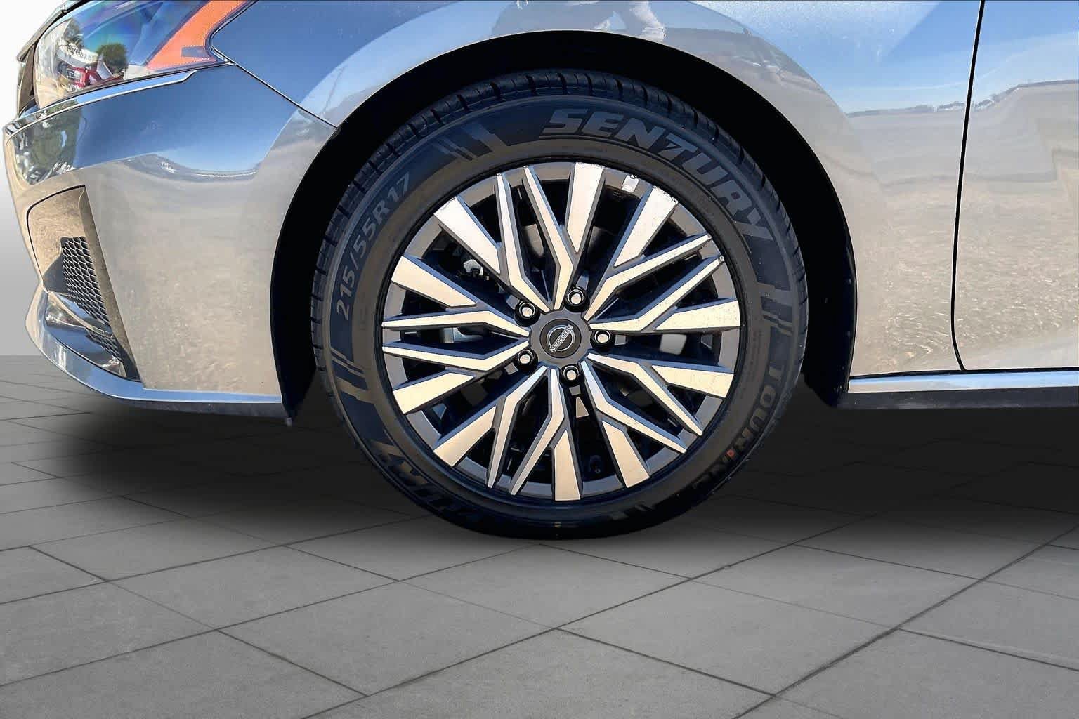 Used 2025 Nissan Altima 2.5 SV FWD image 10