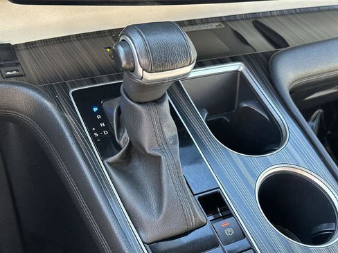 Used 2023 Toyota Sienna Platinum image 17