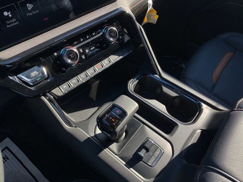 Used 2024 GMC Sierra 1500 AT4 w/ Technology Package image 18