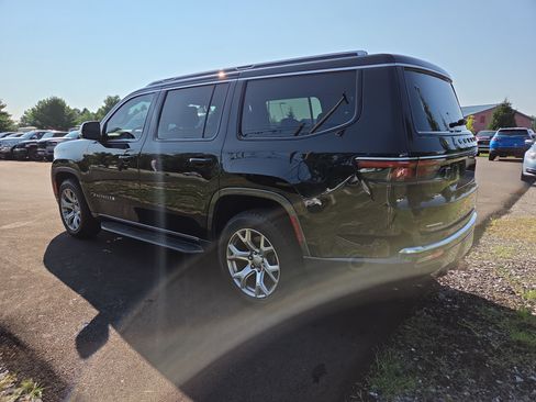 Used 2022 Jeep Wagoneer Series II AWD/4WD image 18