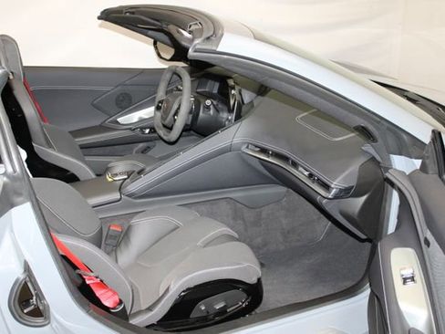 Used 2025 Chevrolet Corvette Z06 RWD image 17