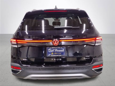 New 2025 Volkswagen Taos SEL image 12