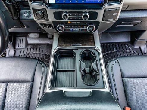 Used 2022 Ford F250 Lariat w/ Lariat Ultimate Package AWD/4WD image 28