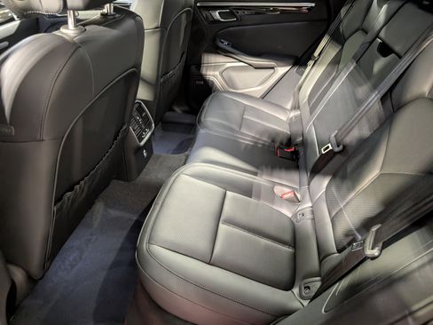 New 2026 Porsche Macan image 23