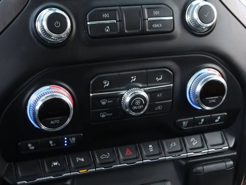Used 2022 GMC Sierra 1500 AT4 w/ AT4 Premium Package AWD/4WD image 35