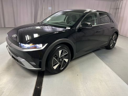 Used 2025 Hyundai Ioniq 5 SE image 3