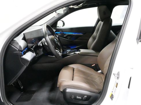 Used 2026 BMW i5 eDrive40 w/ M Sport Package AWD/4WD image 2