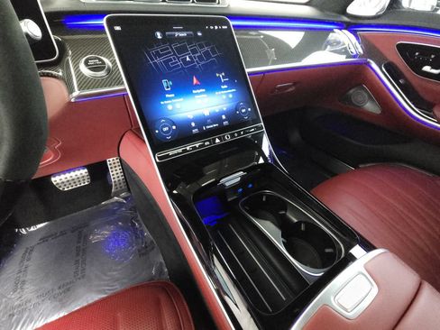 Used 2024 Mercedes-Benz S 63 AMG S w/ Carbon Fiber Exterior Package image 15