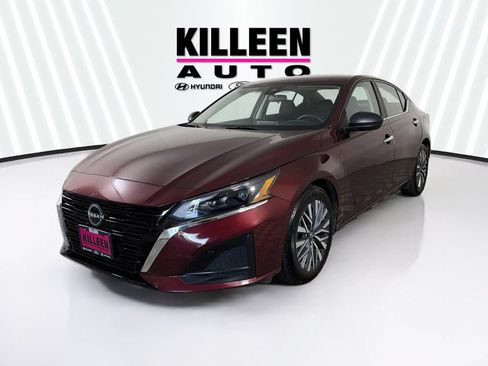 Used 2025 Nissan Altima 2.5 SV FWD image 3