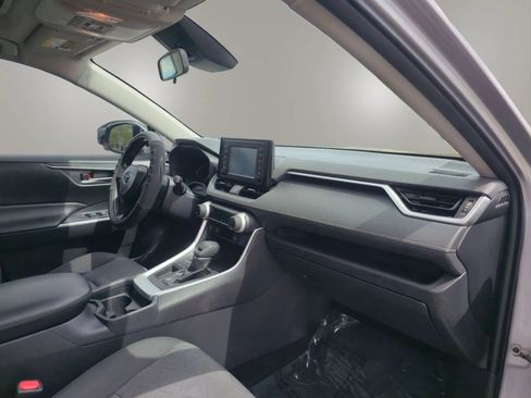 Used 2019 Toyota RAV4 XLE w/ Convenience Package FWD image 12