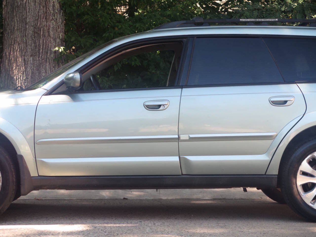 Used 2009 Subaru Outback 2.5i Limited AWD/4WD image 36