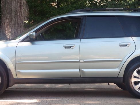 Used 2009 Subaru Outback 2.5i Limited AWD/4WD image 36