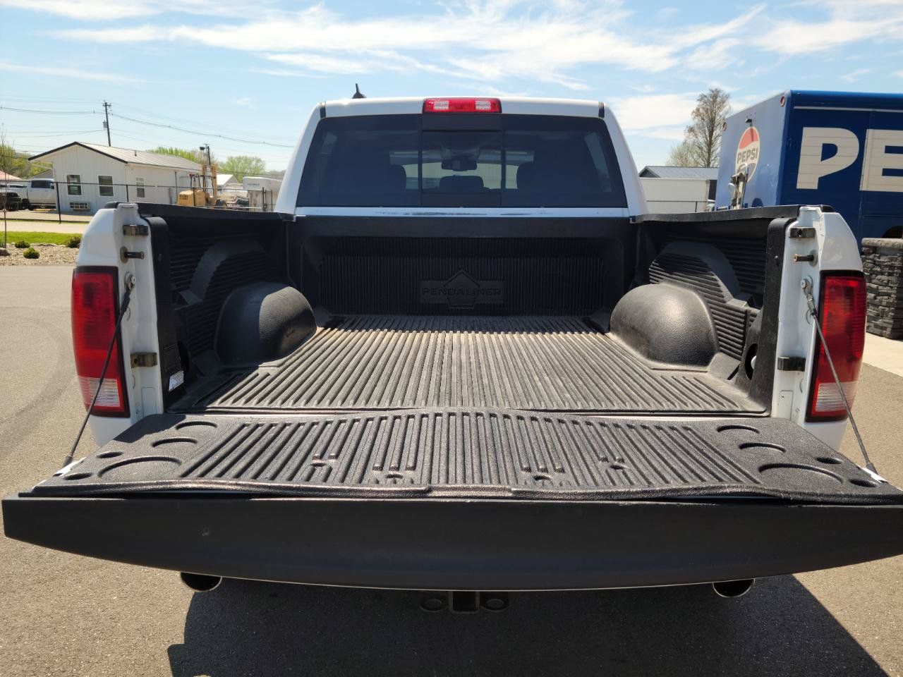 Used 2019 RAM 1500 Classic SLT w/ SLT Plus D←cor Group AWD/4WD image 18