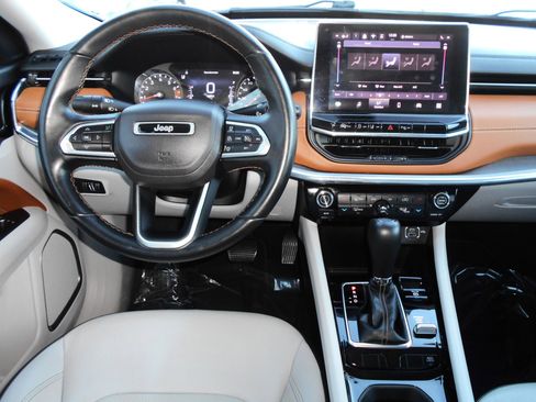 Certified 2022 Jeep Compass Limited image 4