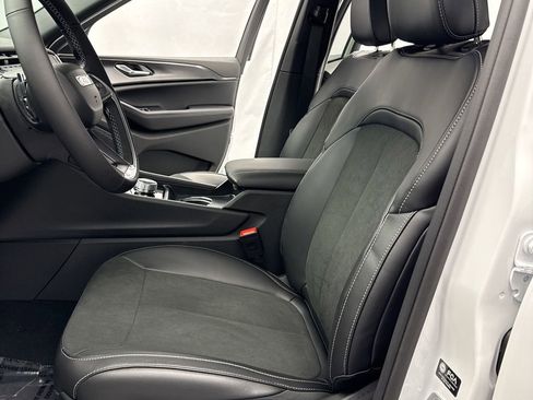 New 2025 Jeep Grand Cherokee Altitude AWD/4WD image 9