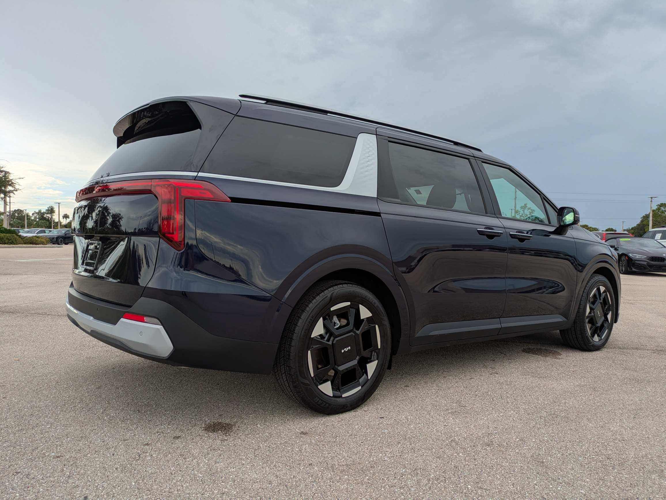 Certified 2026 Kia Carnival EX FWD image 4