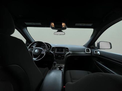 Used 2020 Jeep Grand Cherokee Laredo w/ Security & Convenience Group image 28